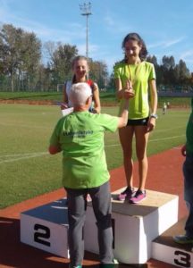 Reprezentantka 43 Liceum w Krakowie zwycięża w zawodach biegowe